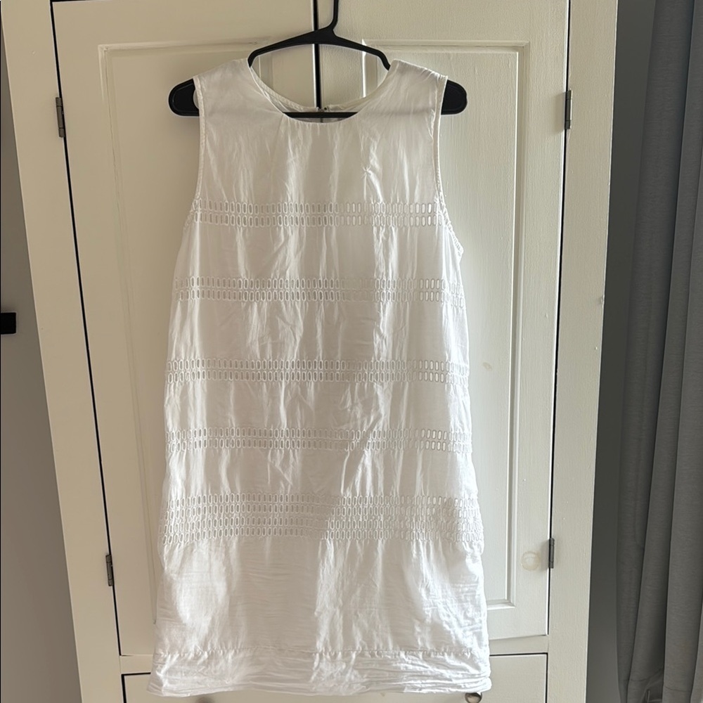 Elegant White Sleeveless Dress